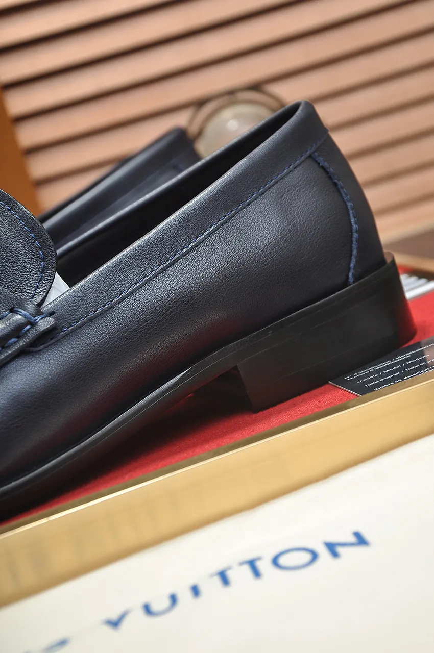 Men's men's shoes 💰520💶 [LV] (original single cowhide lining) 🍀LV's latest genuine leather business suit shoes are launched simultaneously on the official website. The first-layer cowhide imported from Italy is made of heavy gold, 💥official website 1:1 rubber outsole. Versatile to wear, high-end without losing class, and the color combination is extraordinary. This four-season style is alluring when worn on your feet, showing off your big-name flair. Standard code 38-45 (45 customized)